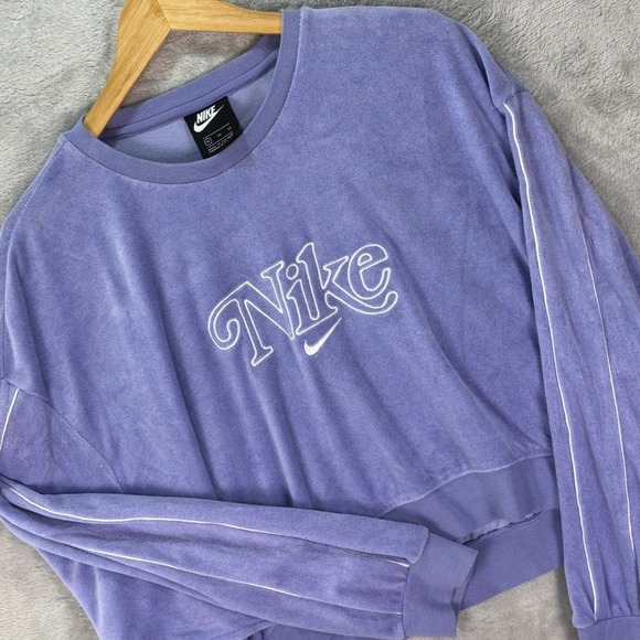 Nike Women's Purple Cropped Crewneck Sweatshirt Embroidered Logo Sz XL Velour - Picture 1 of 10